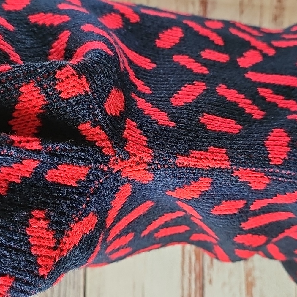VINTAGE JAZZY NAVY & RED GEOMETRIC PATTERN TWO-PIECE SWEATER & SKIRT SET - Picture 7 of 14